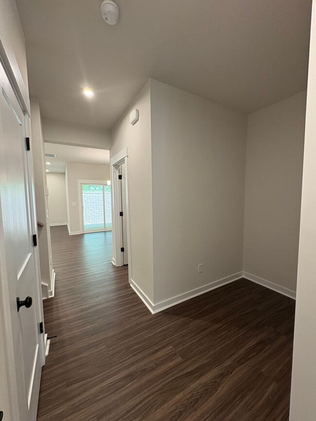 Photo - Beautiful End Unit Townhome in Griffith Lakes