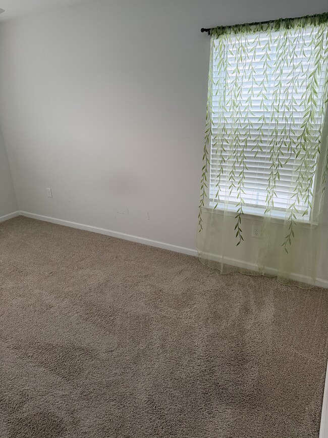 Photo - 48 Garden Row Dr S