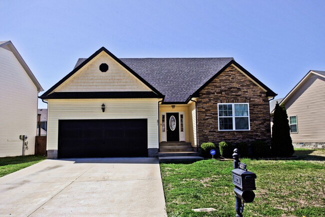 Charming home in Clarksville! - Charming home in Clarksville!