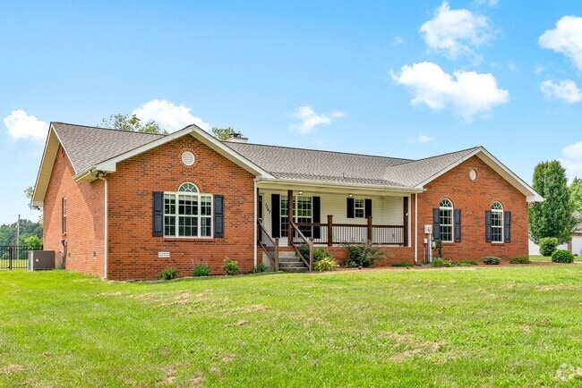 Building Photo - 1 Level Ranch Sitting on 3 Acres- Close to... Rental