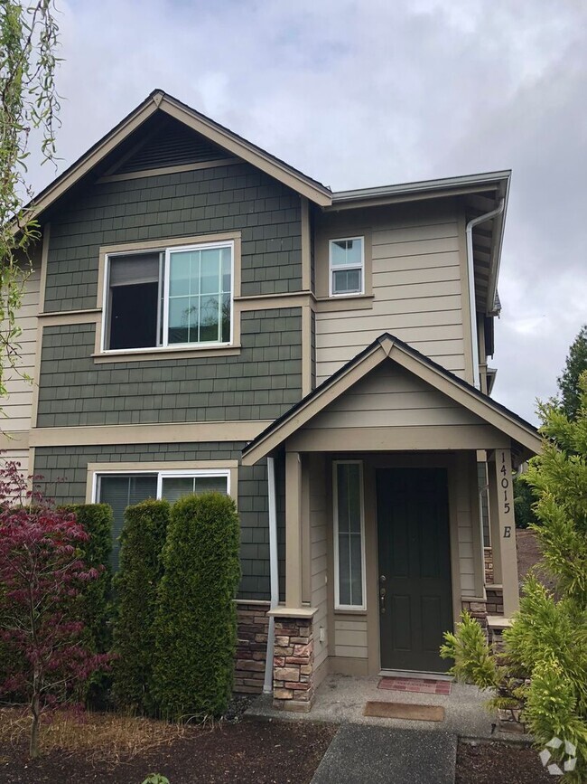 Building Photo - 3 Bed, 2.5 Bath Millcreek Townhouse New Ca...