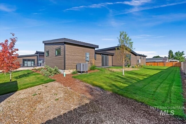 Photo - 384 London St