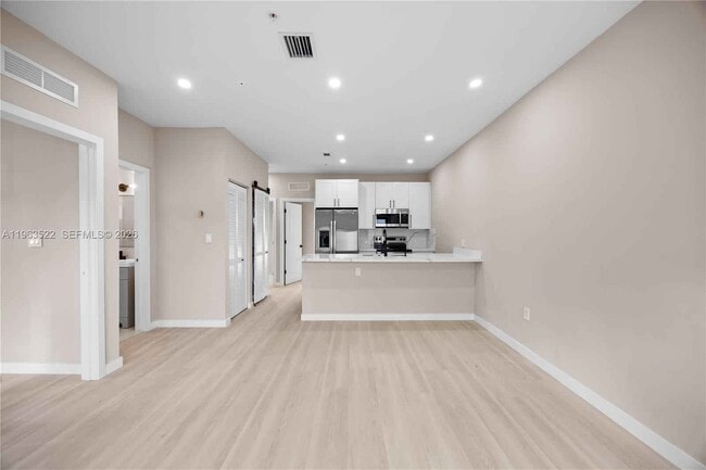 Photo - 630 NE 166th St Unit 4