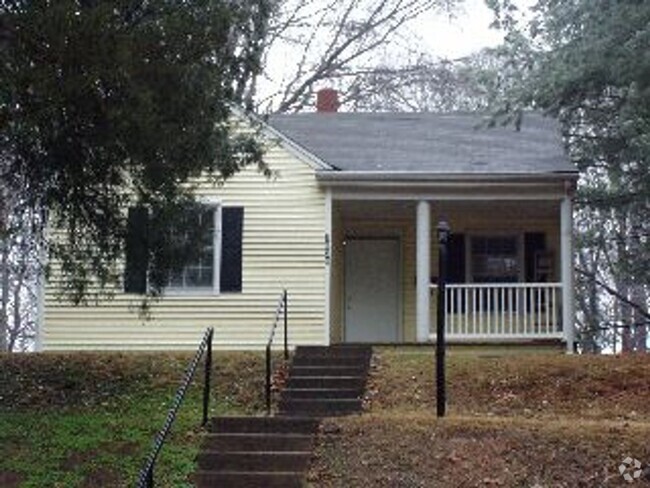 Building Photo - Cute One Level House with Eat-In Kitchen