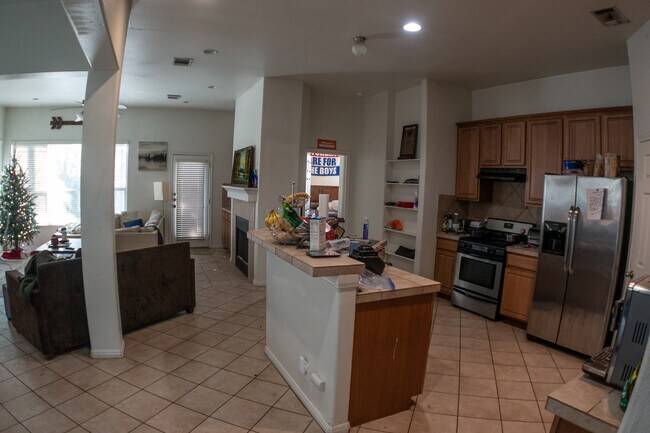 Photo - 311 W 35th St