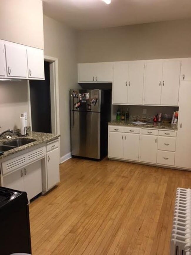 Building Photo - 629 6th St SE Unit #1 (3br)