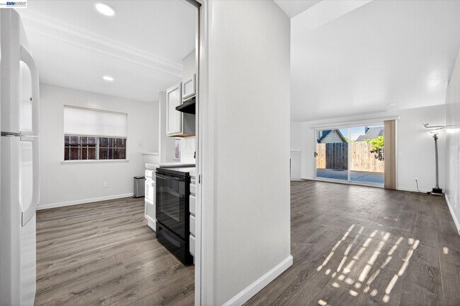 Photo - 2032 Newport Dr