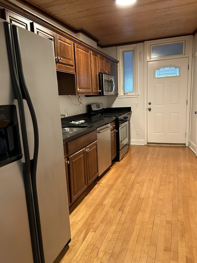 Photo - 2737 W Lunt Ave