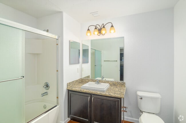 1 dormitorio, 1 baño - 780 pies cuadrados - Baño - Legado de Ravel