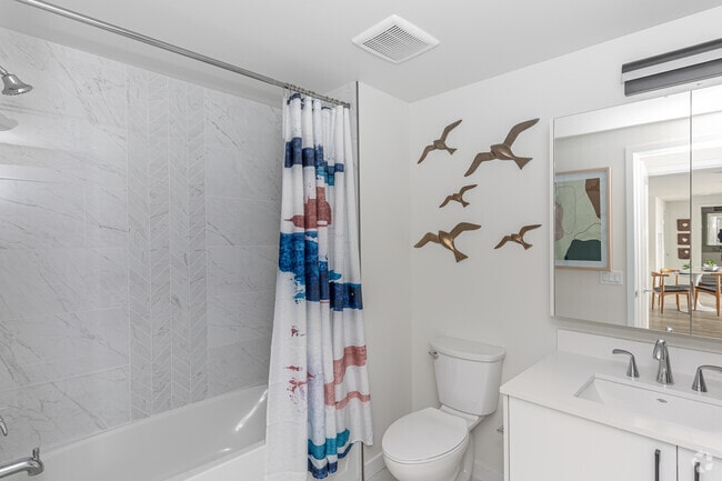 3BR, 2BA - 1,007SF