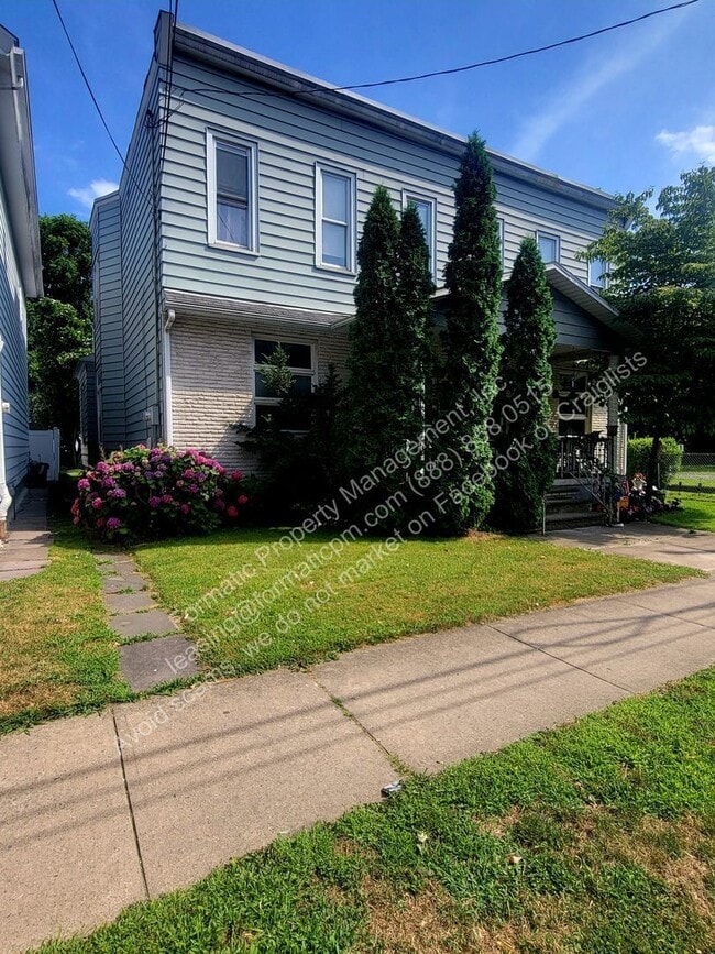 Photo - 166 W River St