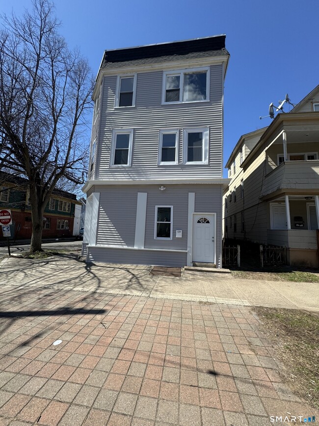 Building Photo - 740 Dixwell Ave Unit 1F