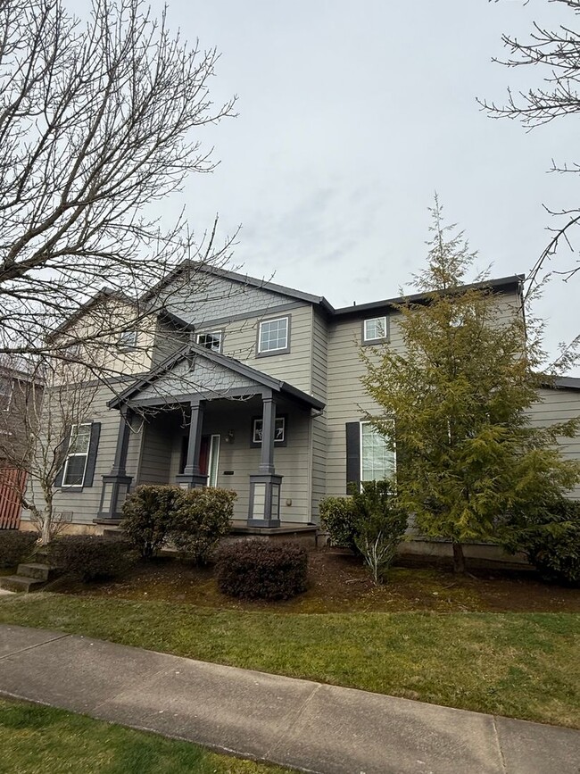 Building Photo - Beautiful Contemporary Home in Hillsboro