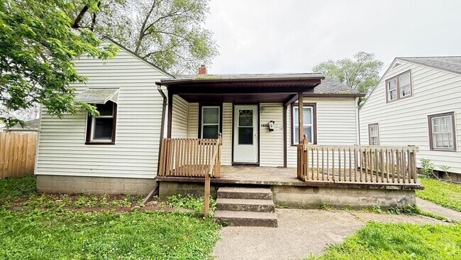 Building Photo - SPACIOUS…4 Bedroom 1 Bath Rental