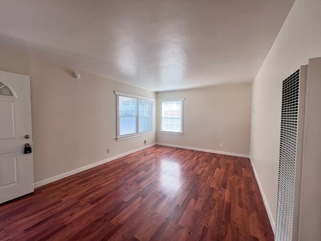 Photo - BRIGHT & SPACIOUS 1 BEDROOM/1 BATH AVAILABLE TO RENT IN HAYWARD!!!!