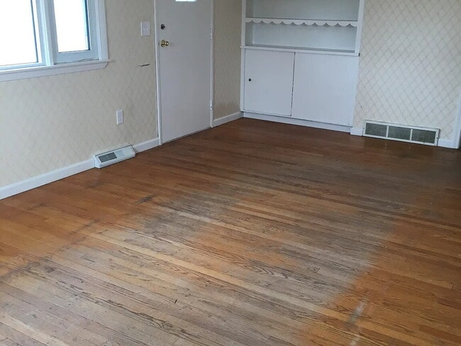 Photo - Amazing 3 bedroom, 1 bathroom house in Southampton.