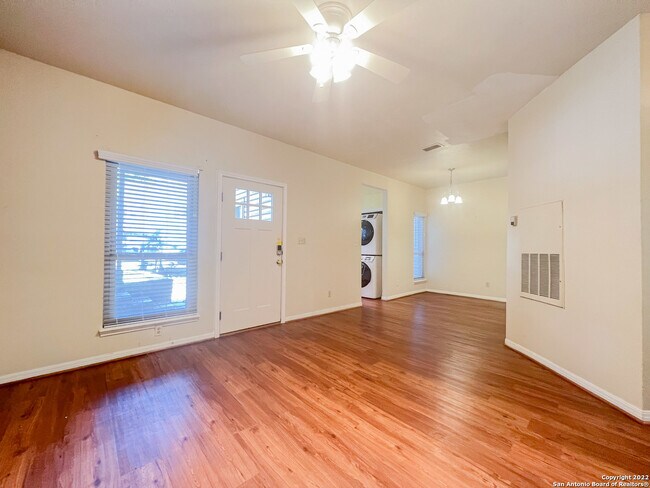 Photo - 310 Pat Garrison St