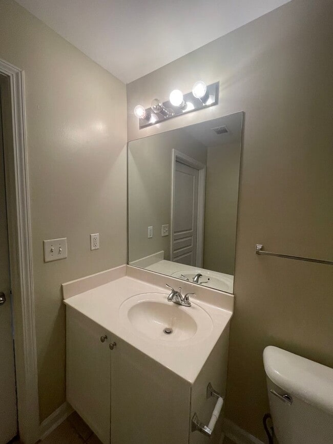 Building Photo - 15-1513 Huneycutt Unit 15-1513 - B