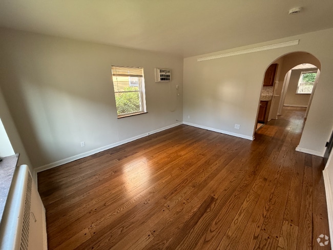 Building Photo - 3002 Glenway Ave Rental
