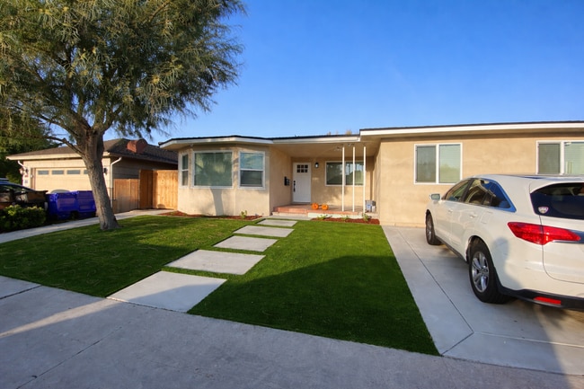 Building Photo - NEW 4BD/2BA!! Easy Walk to Campus