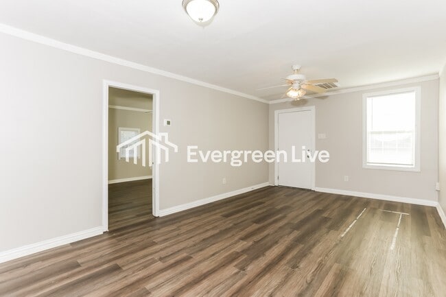 Photo - 8914 Cardella Ave