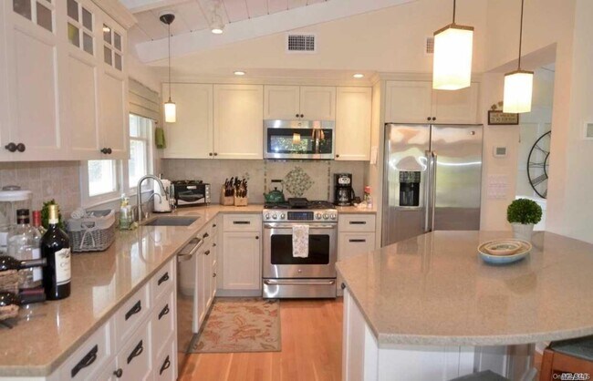 207 Wilmot Rd