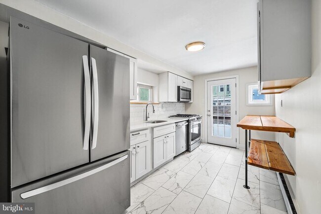 Photo - 2415 E Firth St