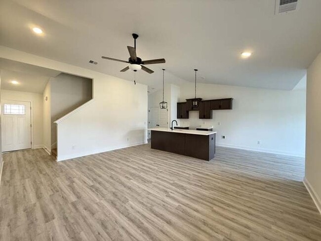 2102 Melanie Dr