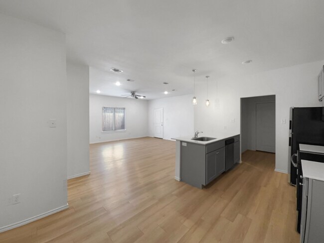 Photo - 5524 Itasca St