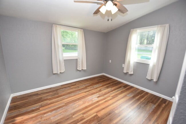 Photo - 4 bedroom 2 bath home close to UP Mall
