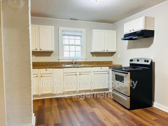 Photo - 2554 Hemphill St