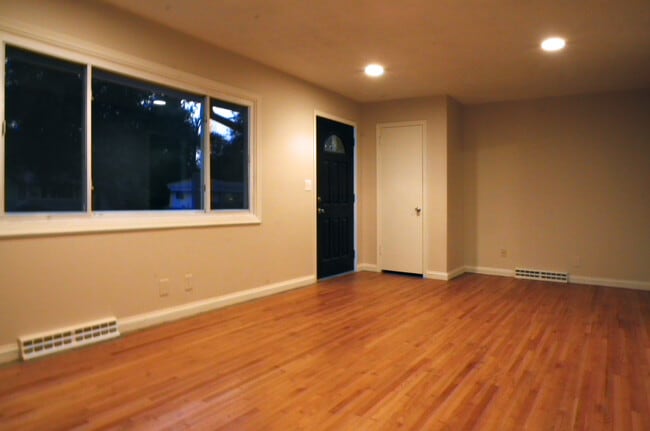 Photo - 9340 Oakland Ave S