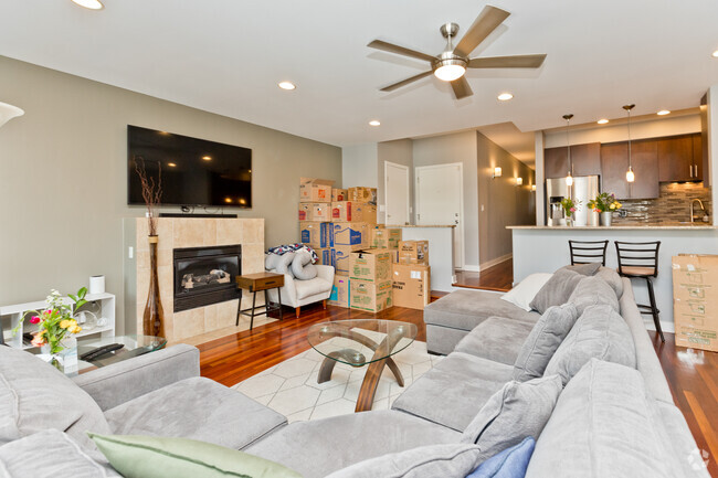 Building Photo - 1232 N Milwaukee Ave Unit 3 Rental