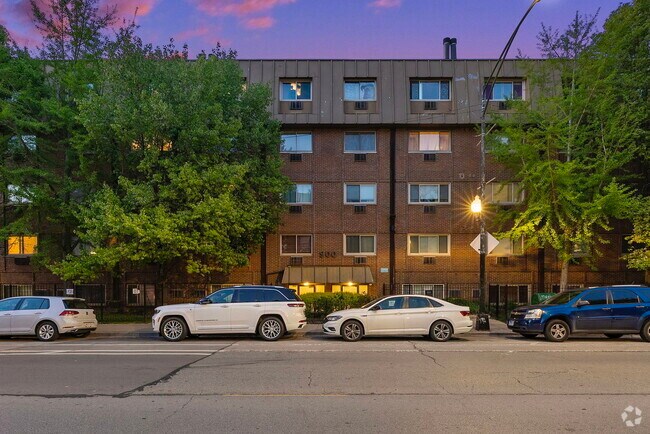 Building Photo - 900 W Fullerton Ave Unit 4F Rental