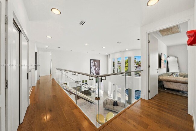 Photo - 3251 NE 164th St