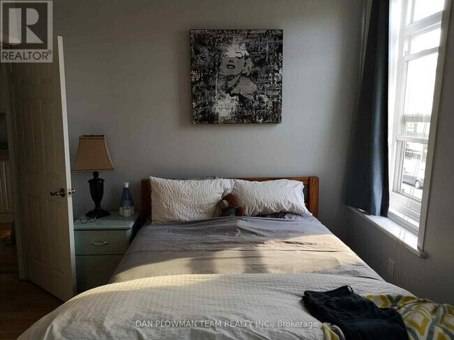 Photo - 8 Simcoe St N Unité 205