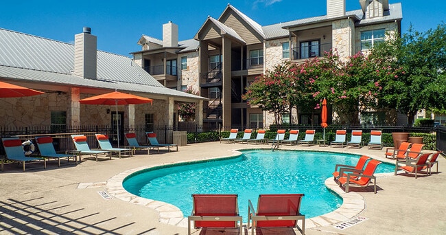 The Woodland Swimming Pool, Boerne, Texas - The Woodland Apartments