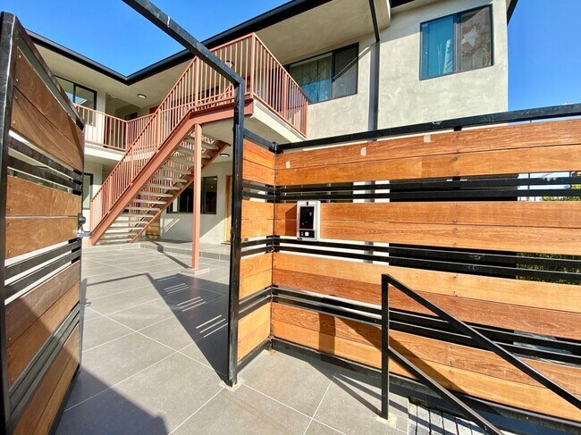 Photo - 3207 W 3rd St