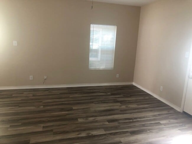 Photo - 7811 Kingsbury Wood Unidad 4