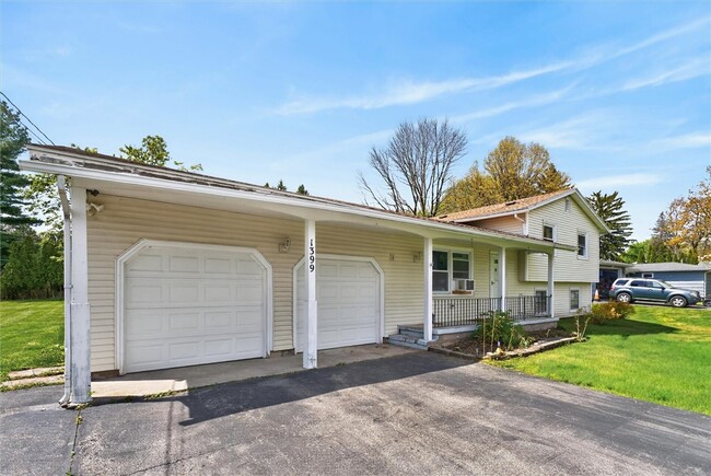 Photo - 1399 Creek St