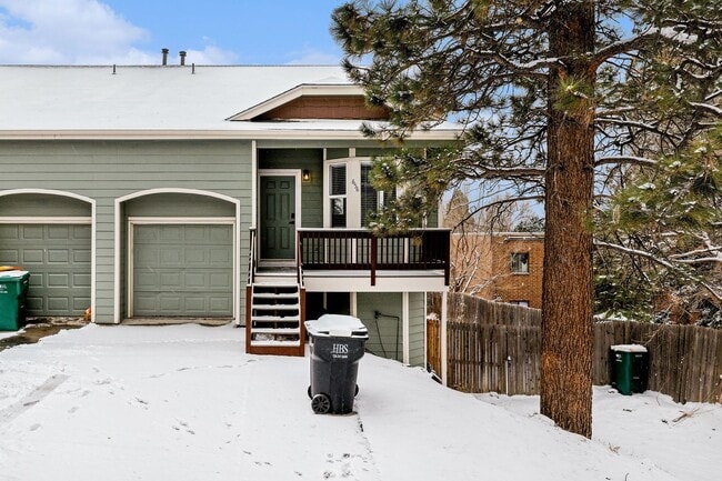 Building Photo - Fully renovated 3 bed/ 2.5 bath duplex in Casle Rock!!