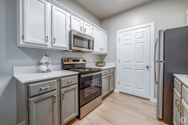 1BR, 1BA - 675SF - Kitchen