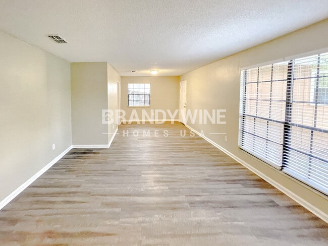 Photo - 553 Edward Rutledge St