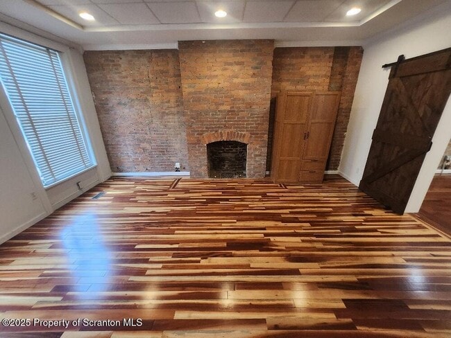 Photo - 98 N Franklin St