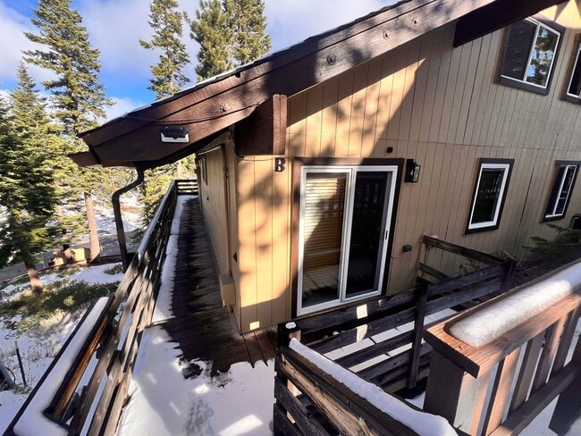 Building Photo - Fully Furnished Rental