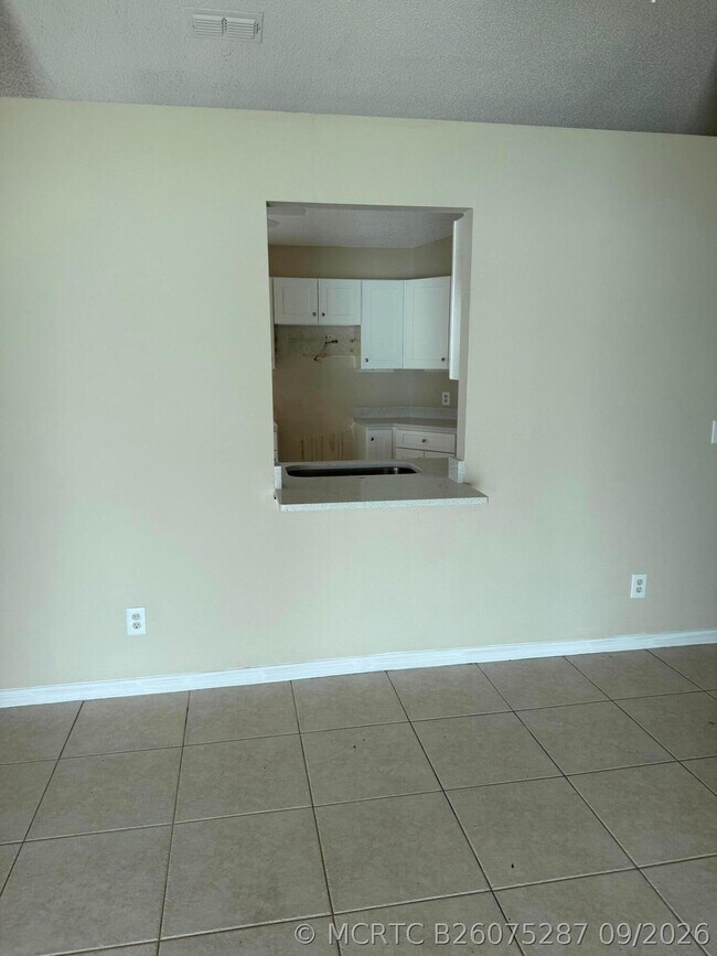 402 SW Lucero Dr