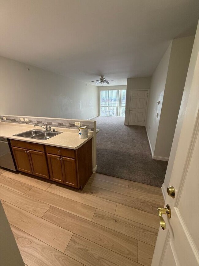 Photo - 1923 63rd St Unidad 207