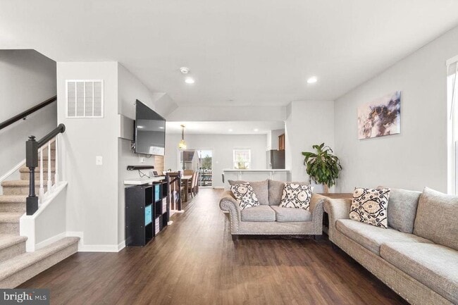 Building Photo - 5758 Barts Way