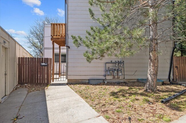 Photo - 2252 Avenue C