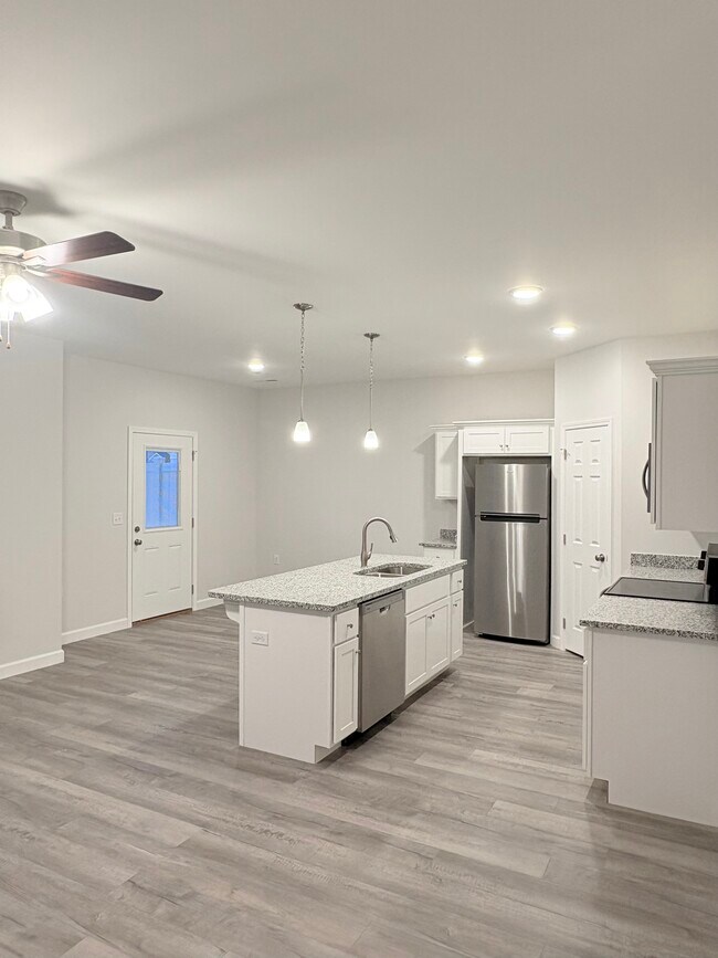 Photo - 868 Rodeo Ln